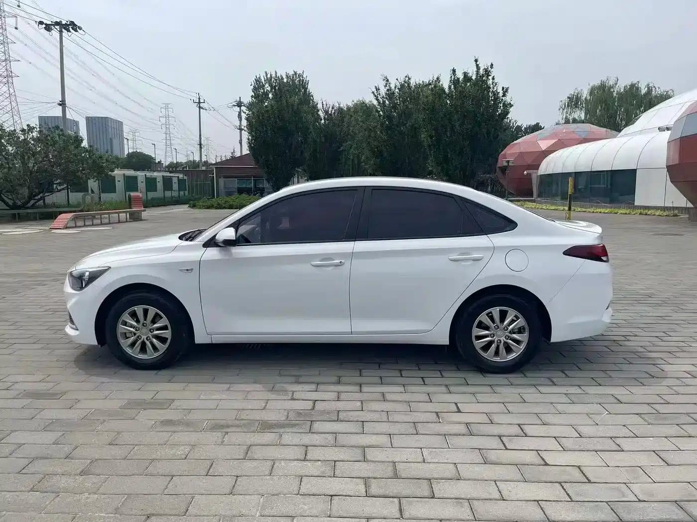 Hyundai Elantra 2020 1.6L Automatic GL Edition — миниатюра 5