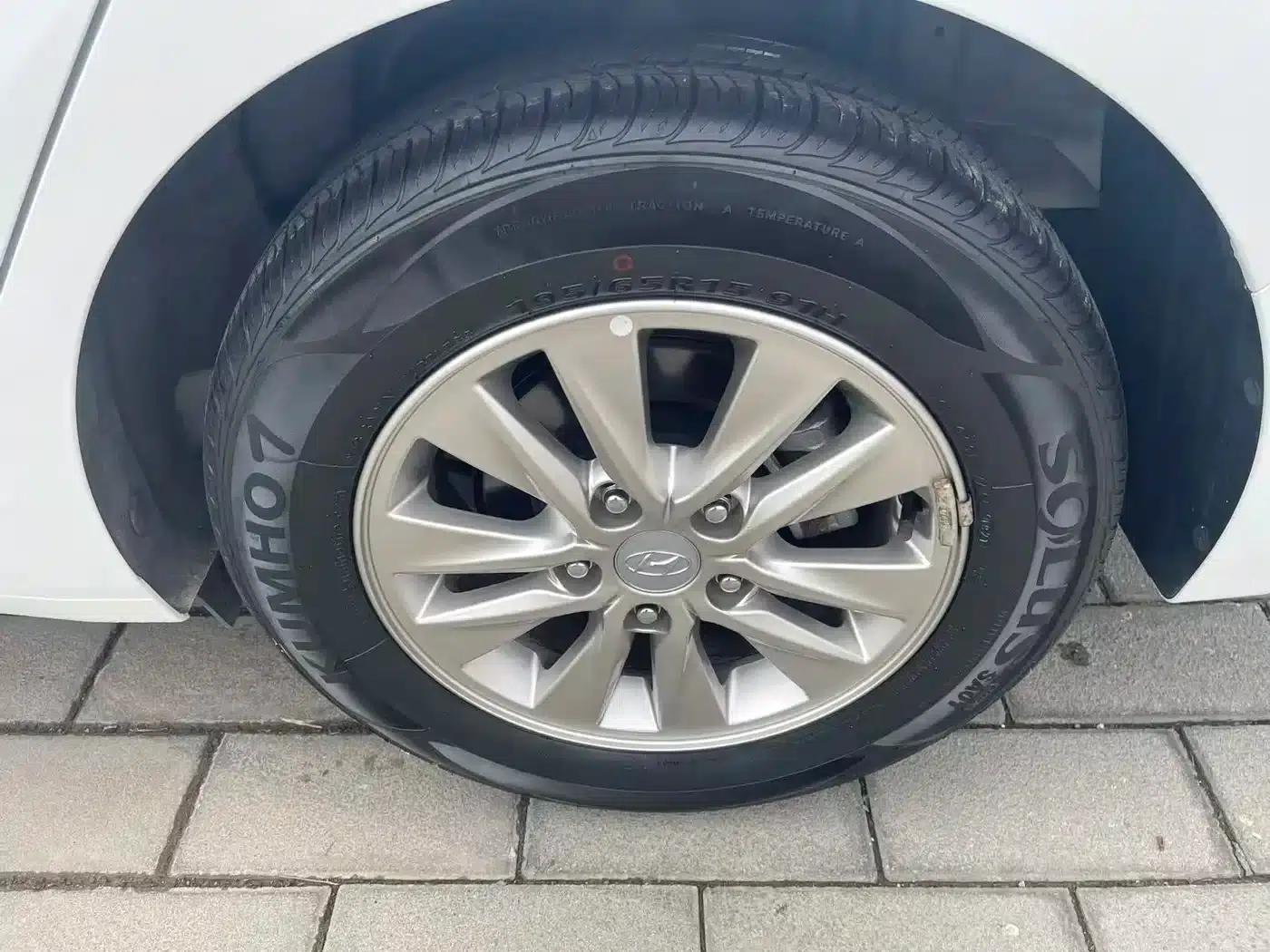 Hyundai Elantra 2020 1.6L Automatic GL Edition — миниатюра 10