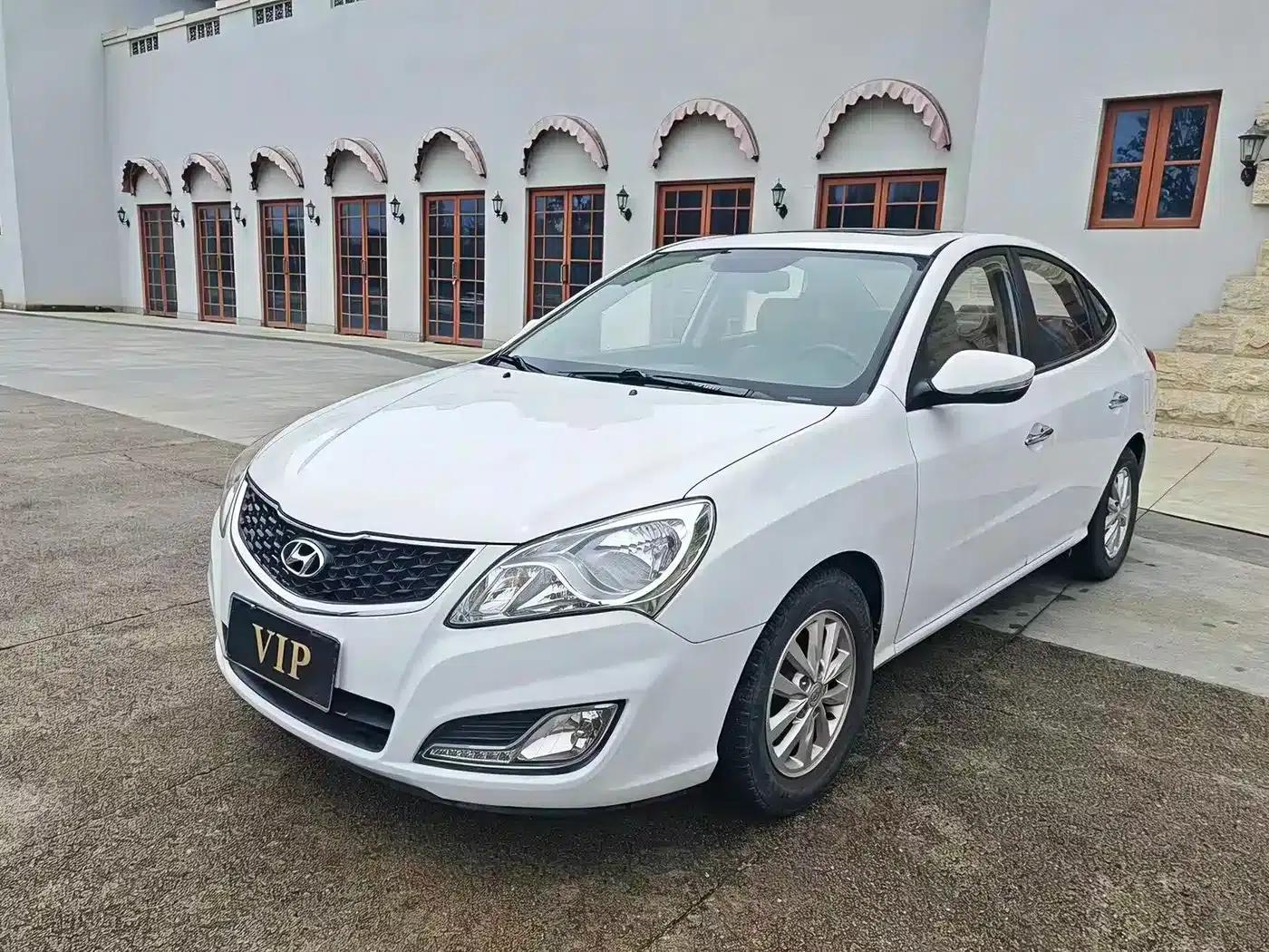Hyundai Elantra 2015 1.6L Automatic Deluxe — миниатюра 1