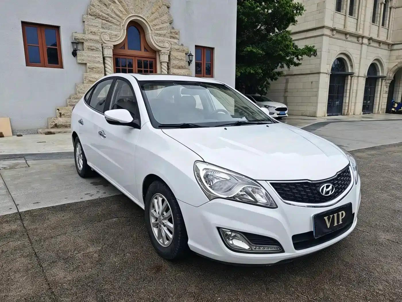 Hyundai Elantra 2015 1.6L Automatic Deluxe — миниатюра 3