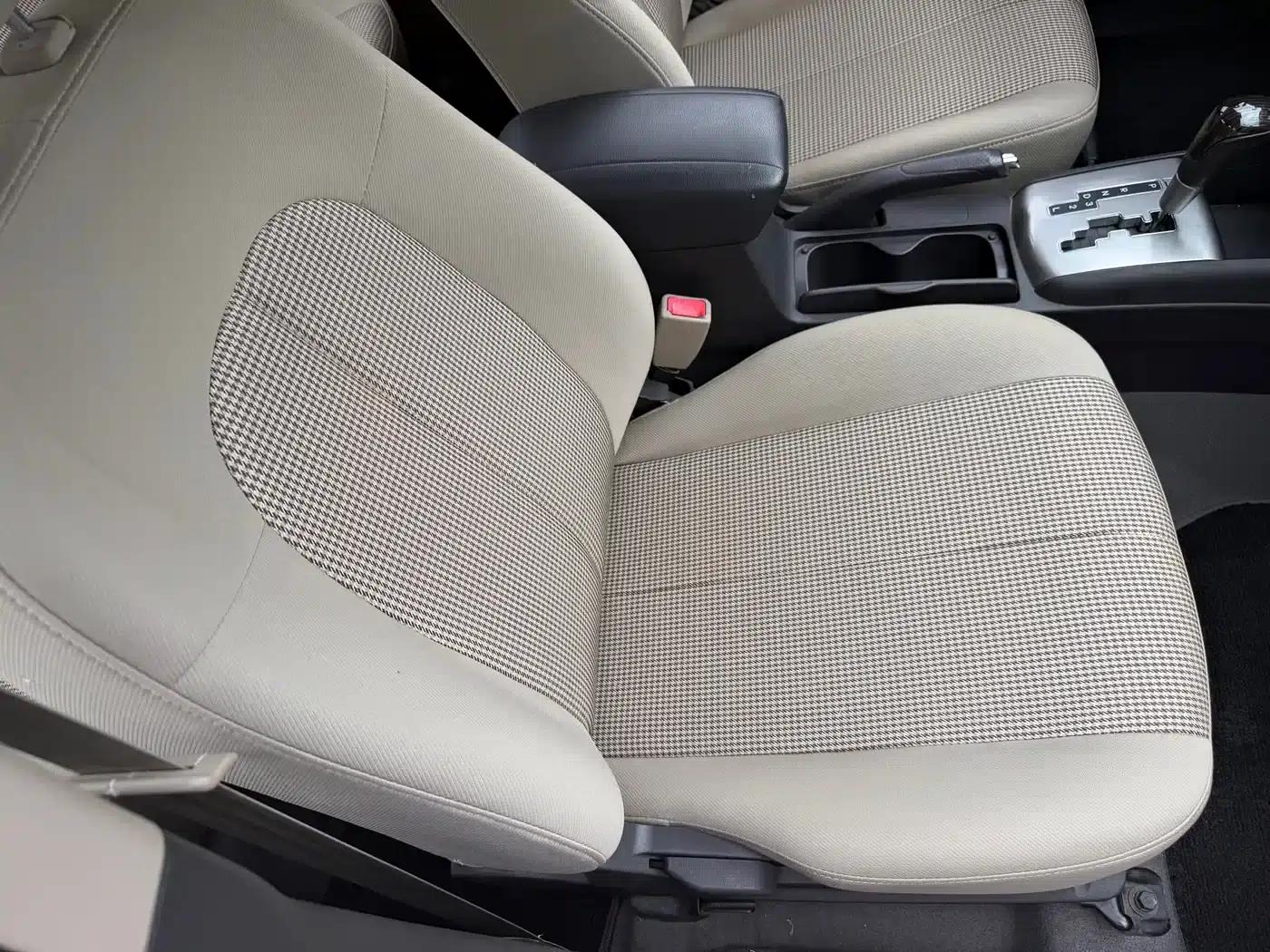 Hyundai Elantra 2011 1.6L Automatic Comfort Model — миниатюра 13