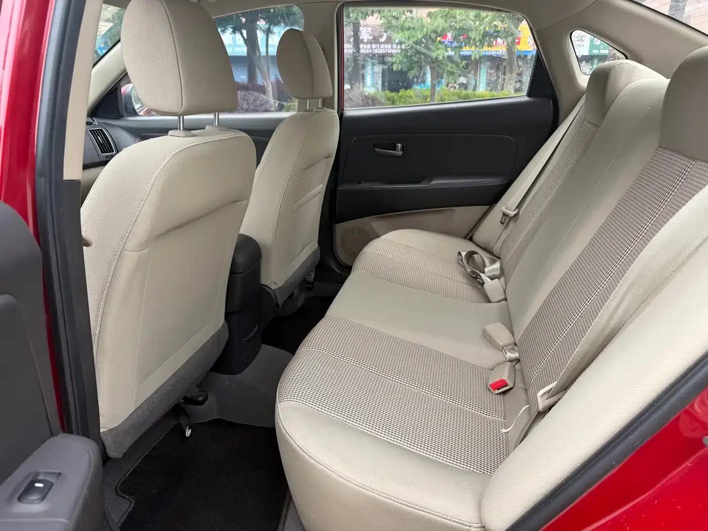 Hyundai Elantra 2011 1.6L Automatic Comfort Model — миниатюра 10