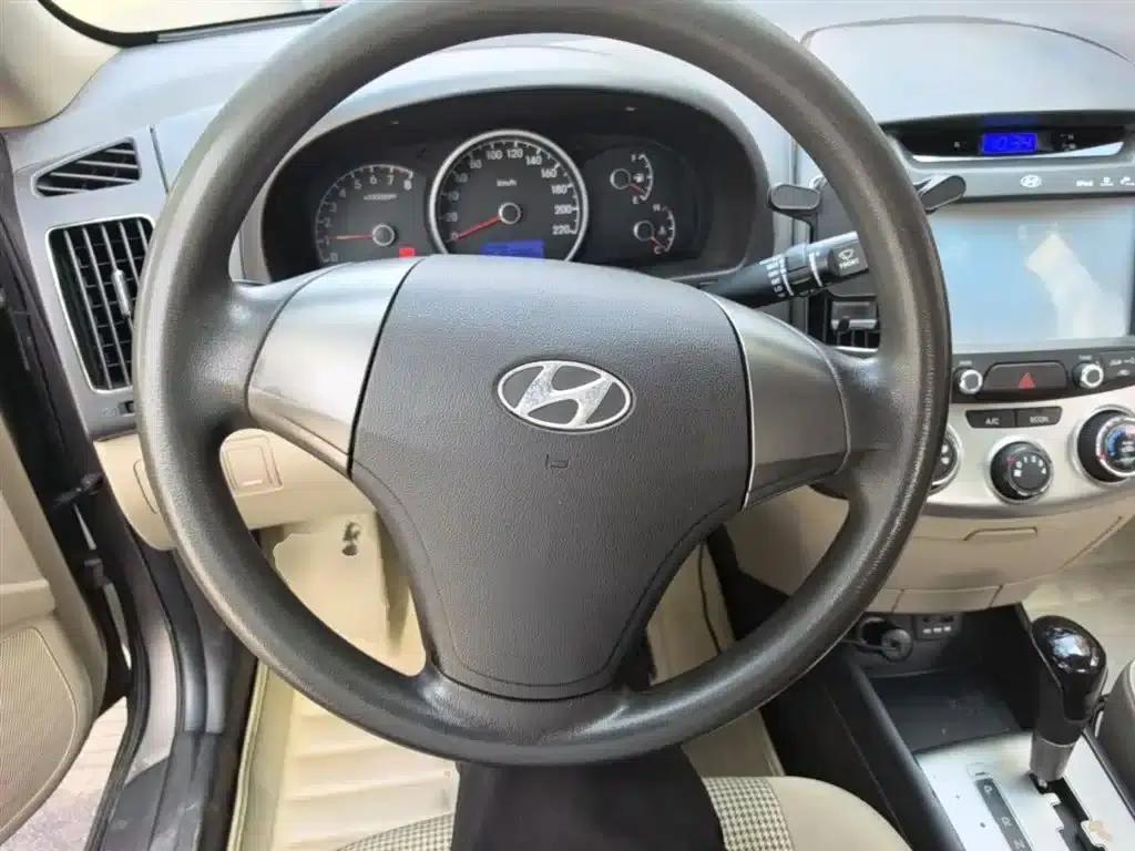 Hyundai Elantra 2015 1.6L Automatic Comfort Edition — миниатюра 11