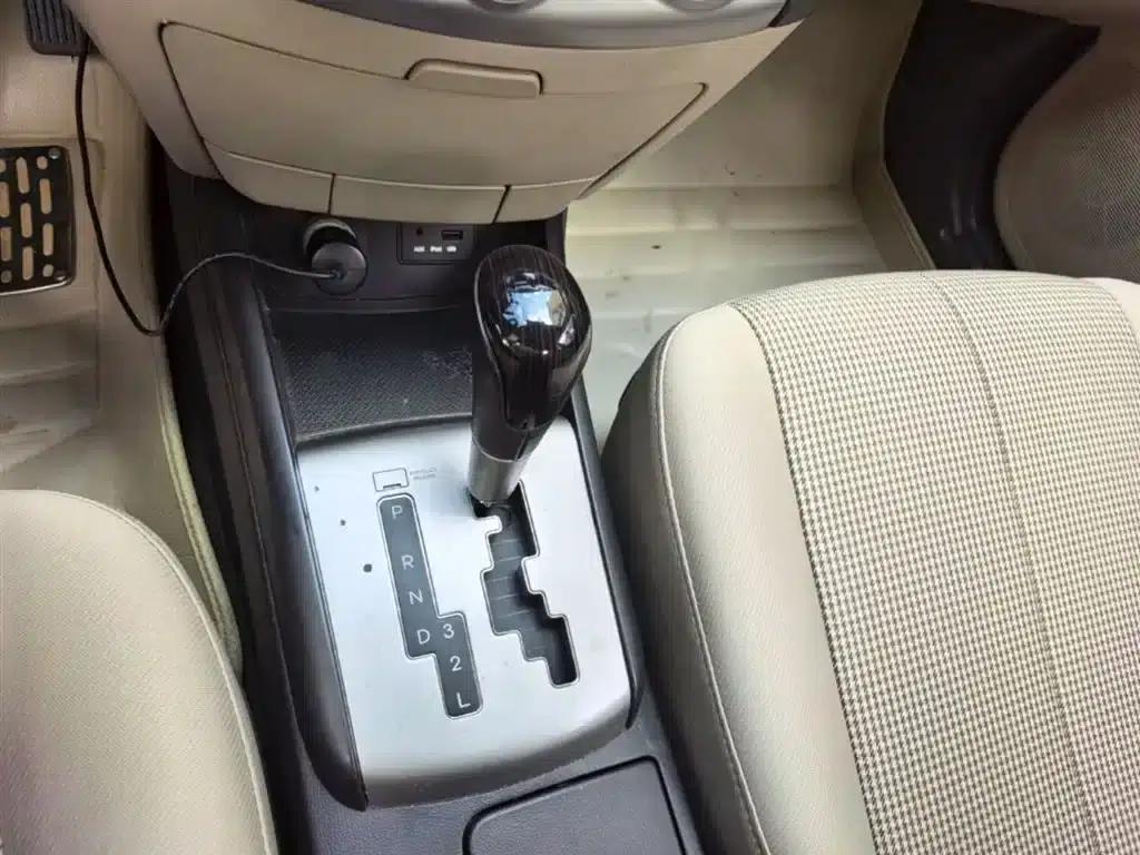 Hyundai Elantra 2015 1.6L Automatic Comfort Edition — миниатюра 14