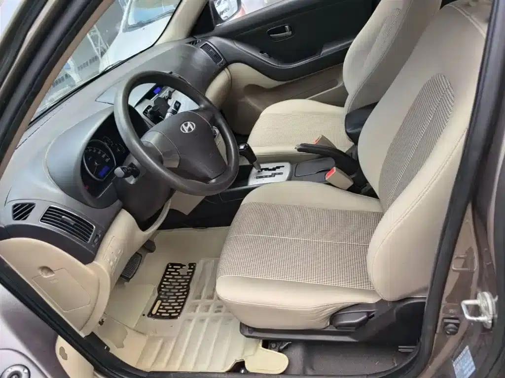 Hyundai Elantra 2015 1.6L Automatic Comfort Edition — миниатюра 15