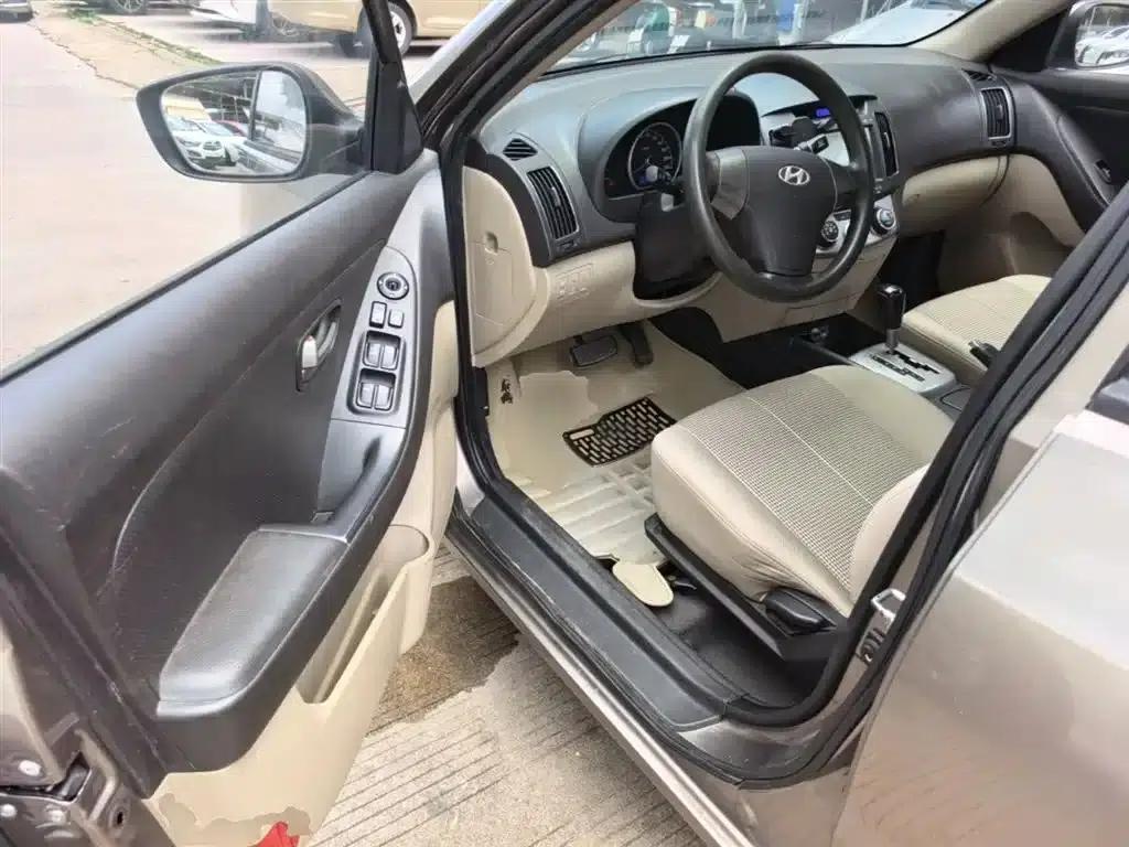 Hyundai Elantra 2015 1.6L Automatic Comfort Edition — миниатюра 16