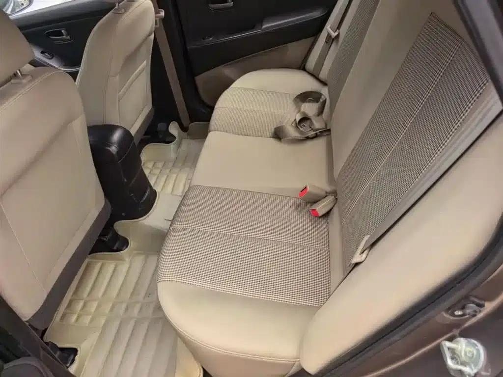 Hyundai Elantra 2015 1.6L Automatic Comfort Edition — миниатюра 17