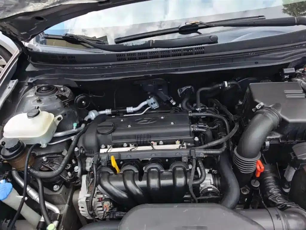 Hyundai Elantra 2015 1.6L Automatic Comfort Edition — миниатюра 20