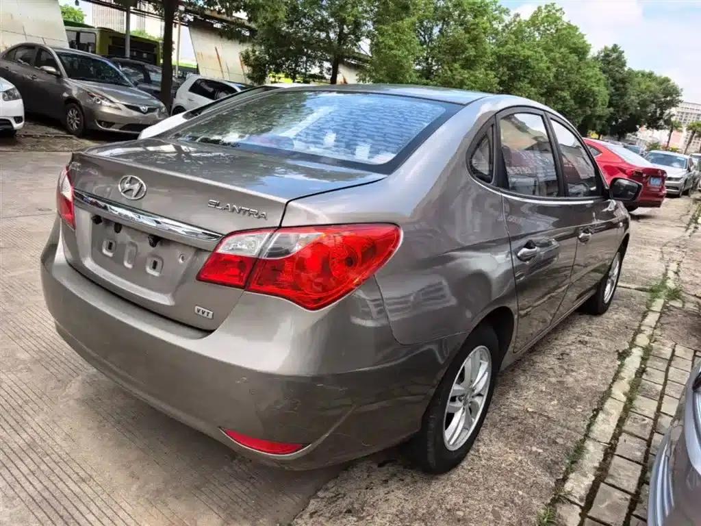 Hyundai Elantra 2015 1.6L Automatic Comfort Edition — миниатюра 7