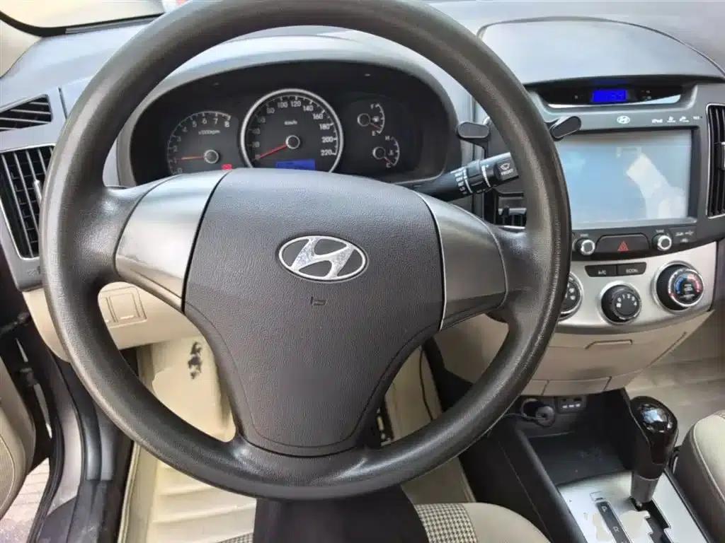 Hyundai Elantra 2015 1.6L Automatic Comfort Edition — миниатюра 10