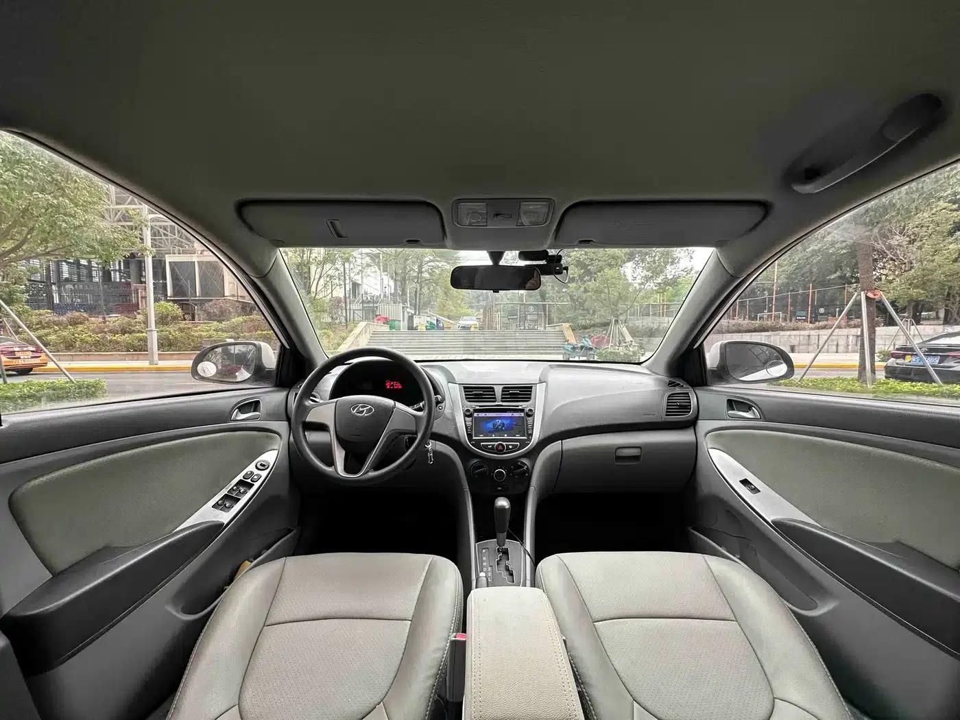 2016 Hyundai Reina 1.4L Automatic Intelligent GLS — миниатюра 11