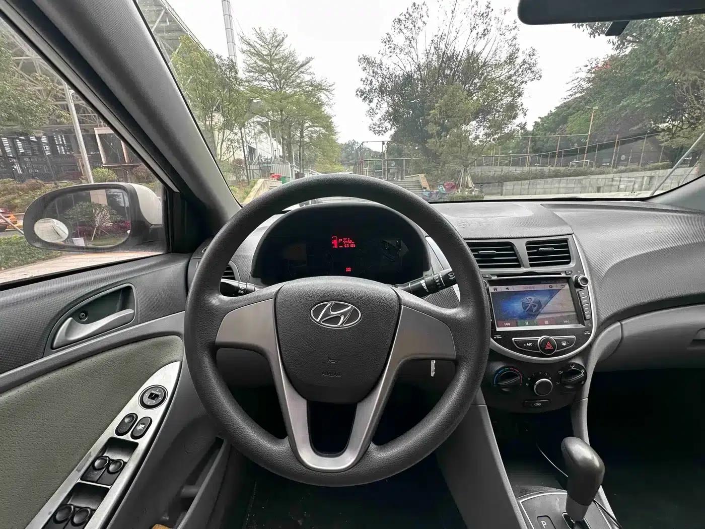 2016 Hyundai Reina 1.4L Automatic Intelligent GLS — миниатюра 12