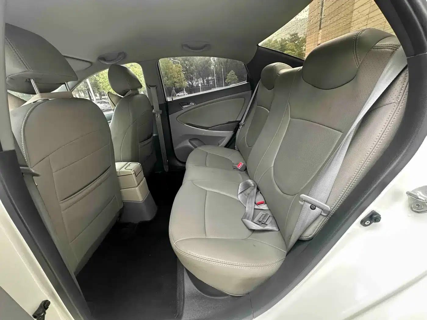 2016 Hyundai Reina 1.4L Automatic Intelligent GLS — миниатюра 13