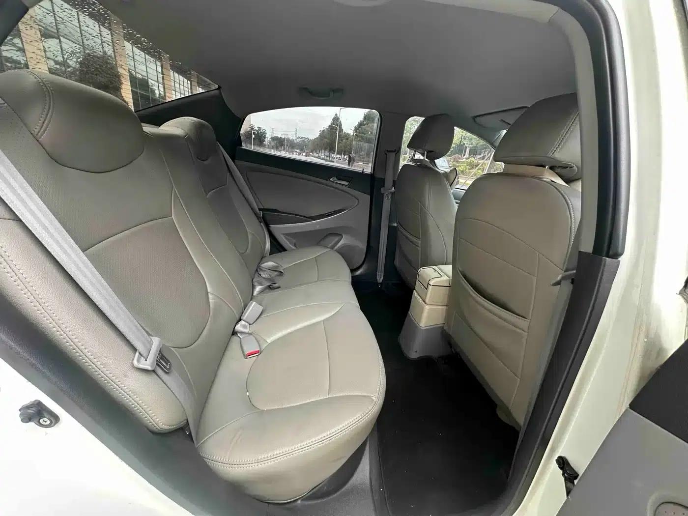 2016 Hyundai Reina 1.4L Automatic Intelligent GLS — миниатюра 14