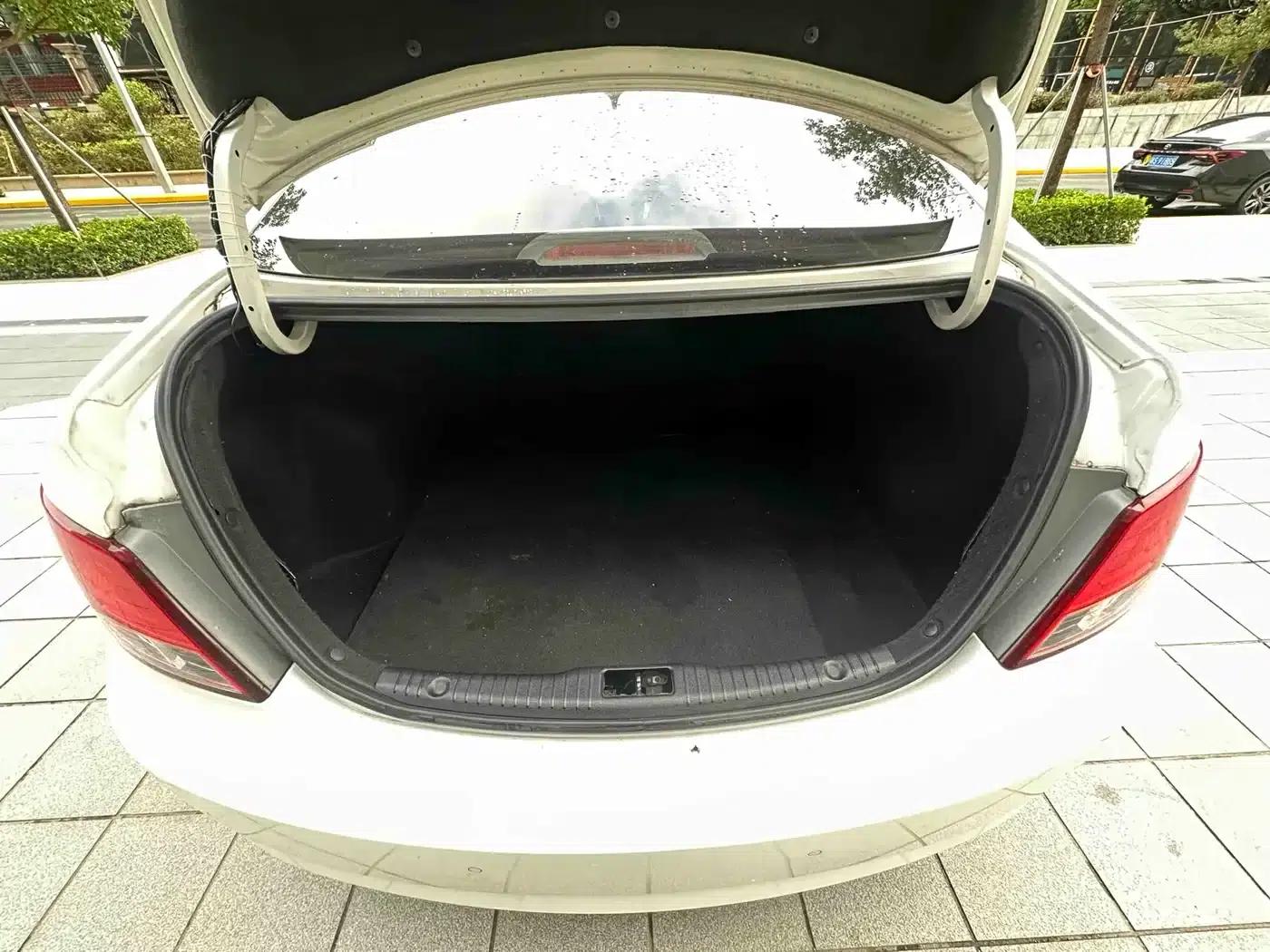 2016 Hyundai Reina 1.4L Automatic Intelligent GLS — миниатюра 15