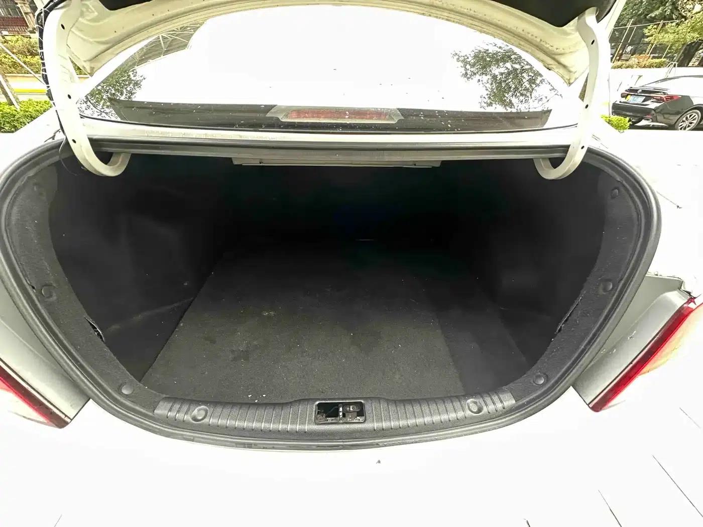 2016 Hyundai Reina 1.4L Automatic Intelligent GLS — миниатюра 16