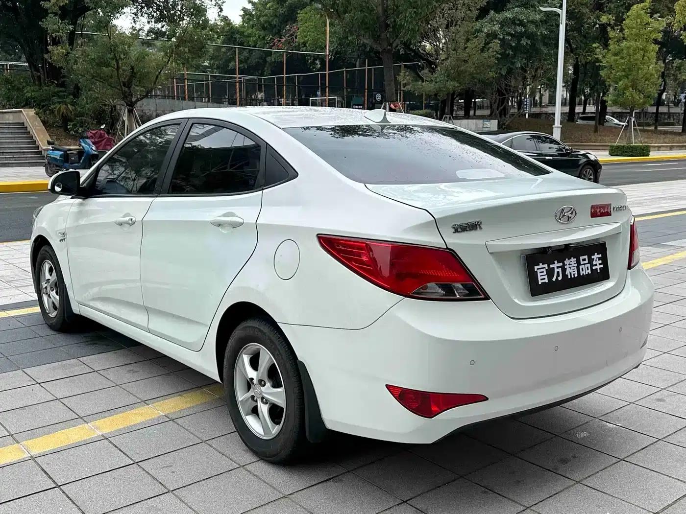 2016 Hyundai Reina 1.4L Automatic Intelligent GLS — миниатюра 7