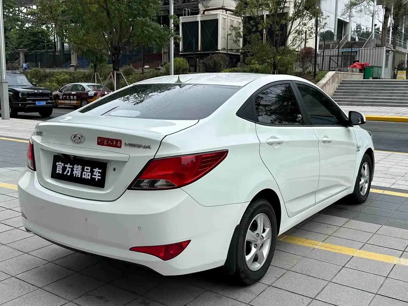 2016 Hyundai Reina 1.4L Automatic Intelligent GLS — миниатюра 8