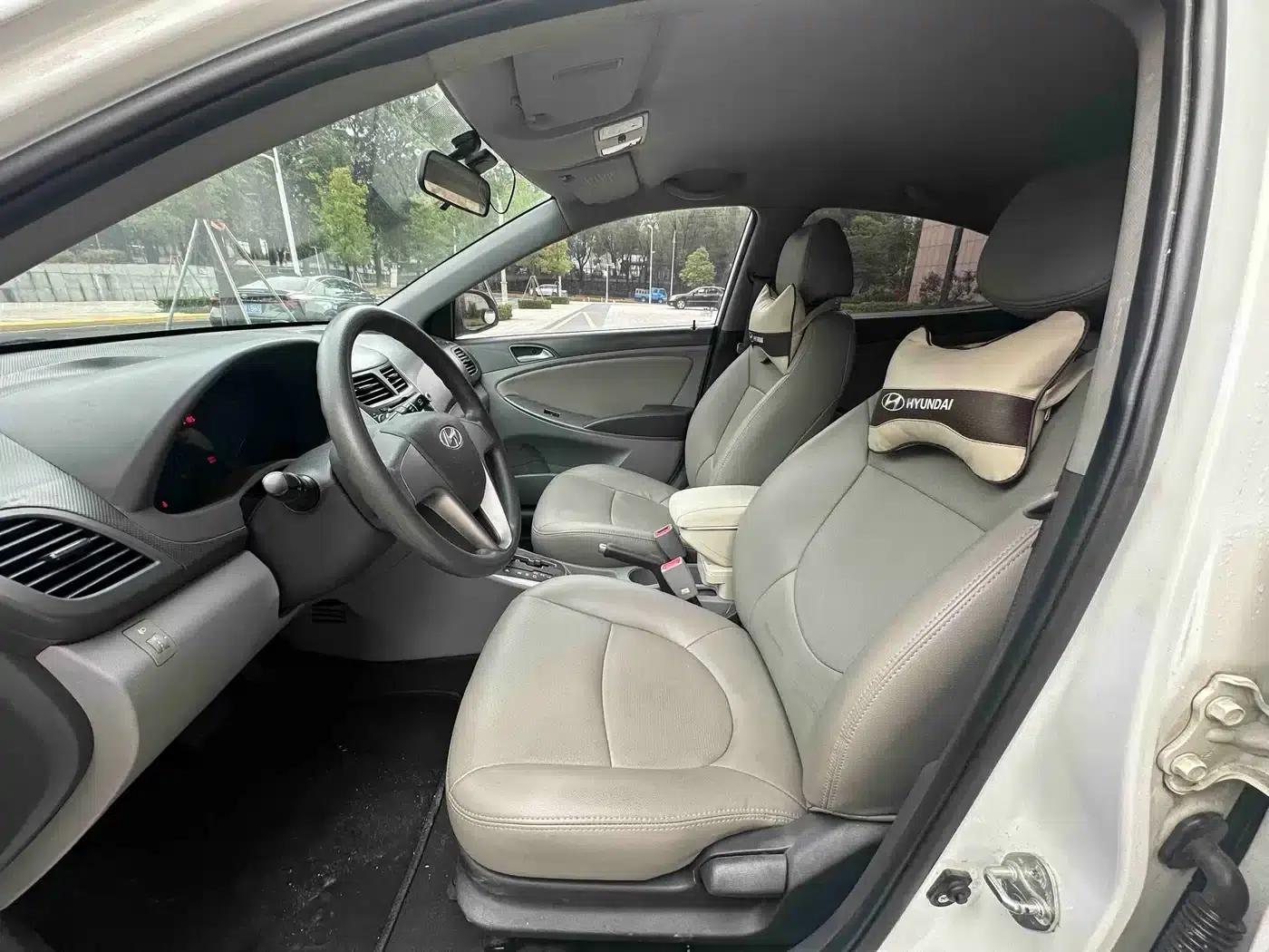 2016 Hyundai Reina 1.4L Automatic Intelligent GLS — миниатюра 9