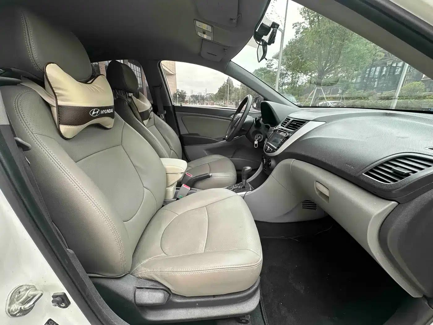 2016 Hyundai Reina 1.4L Automatic Intelligent GLS — миниатюра 10