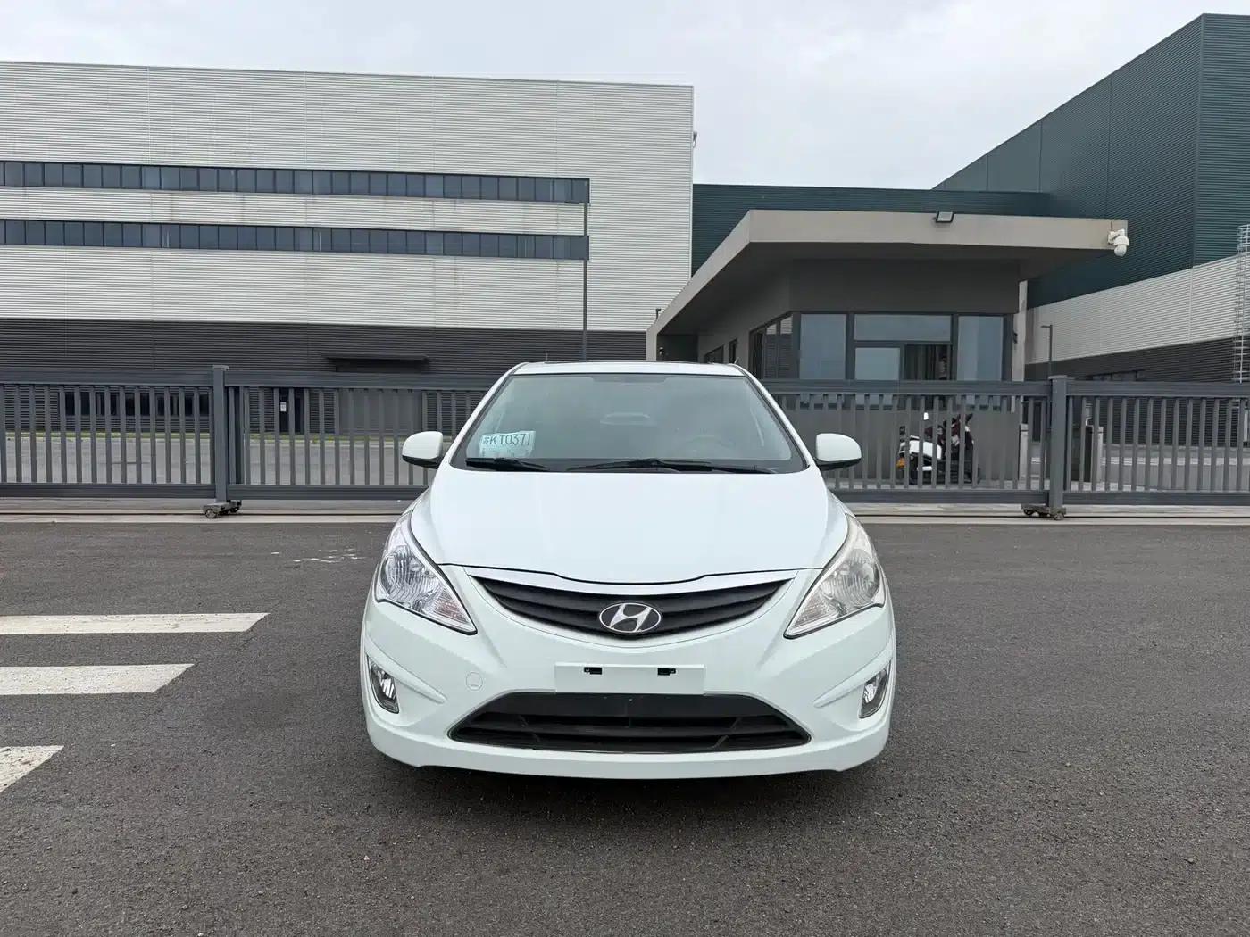 2014 Hyundai Reina 1.4L Automatic Intelligent GLS — миниатюра 2