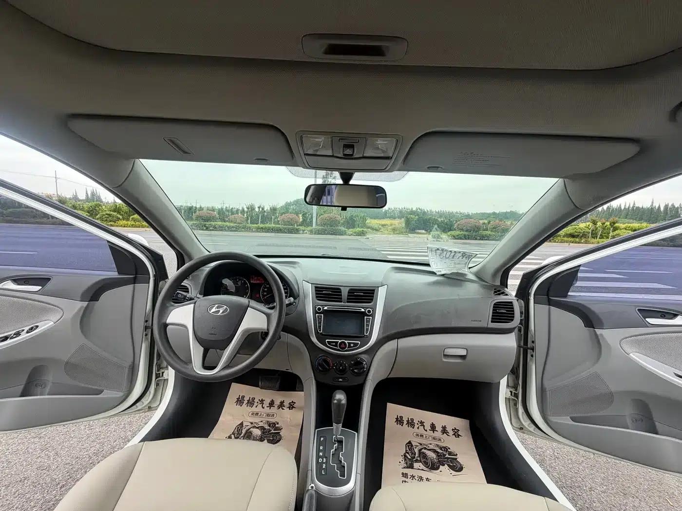 2014 Hyundai Reina 1.4L Automatic Intelligent GLS — миниатюра 5