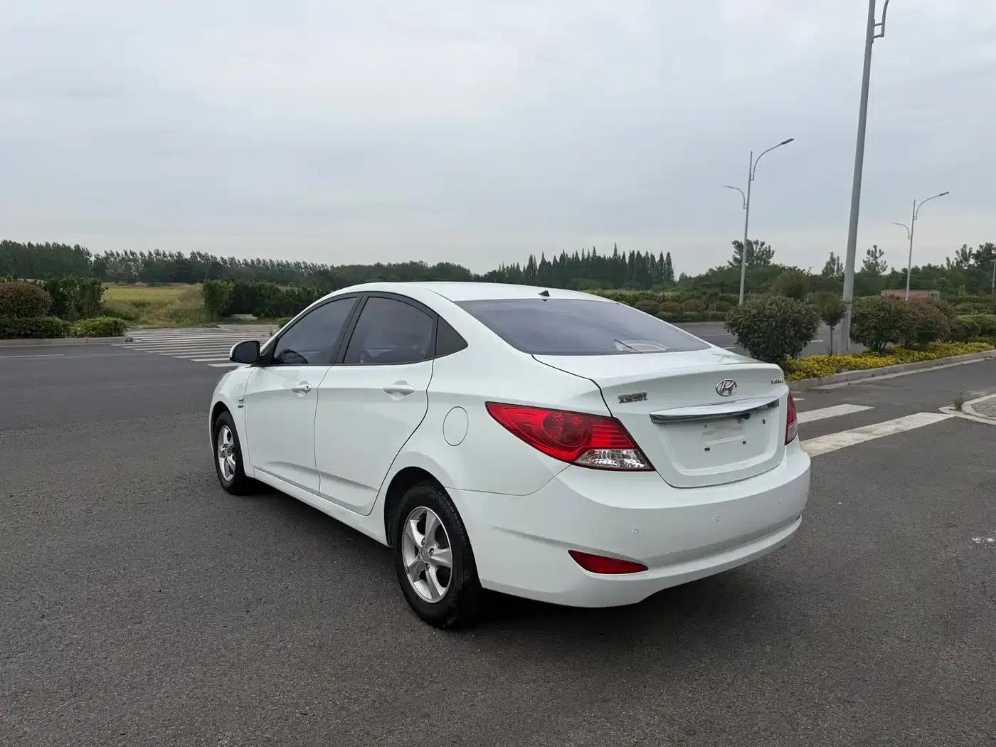 2014 Hyundai Reina 1.4L Automatic Intelligent GLS — миниатюра 7