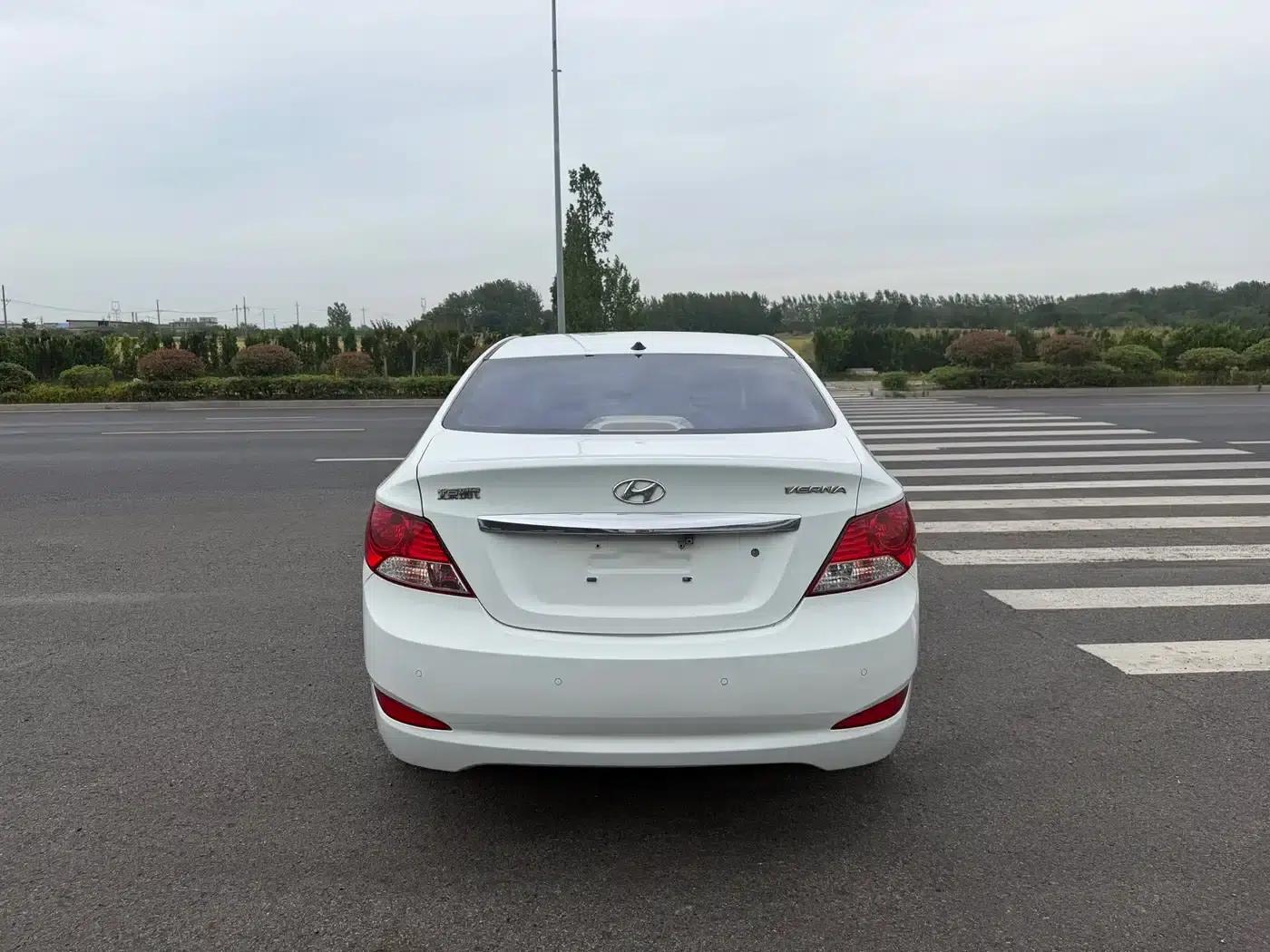 2014 Hyundai Reina 1.4L Automatic Intelligent GLS — миниатюра 8