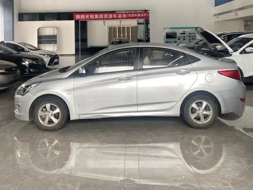 2014 Hyundai Reina 1.4L Manual Intelligent GLS — миниатюра 3