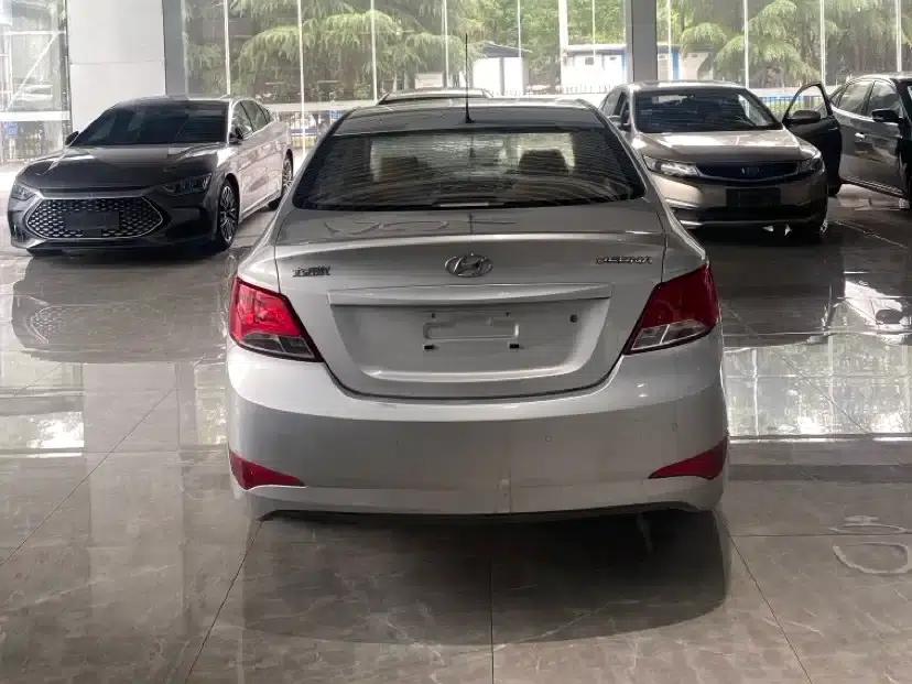 2014 Hyundai Reina 1.4L Manual Intelligent GLS — миниатюра 4