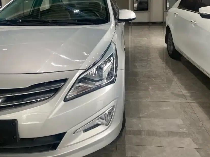2014 Hyundai Reina 1.4L Manual Intelligent GLS — миниатюра 5