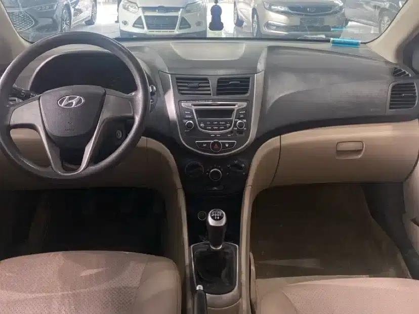 2014 Hyundai Reina 1.4L Manual Intelligent GLS — миниатюра 10