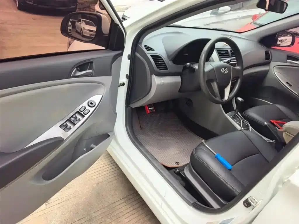2016 Hyundai Reina 1.4L Automatic Intelligent GLS — миниатюра 16