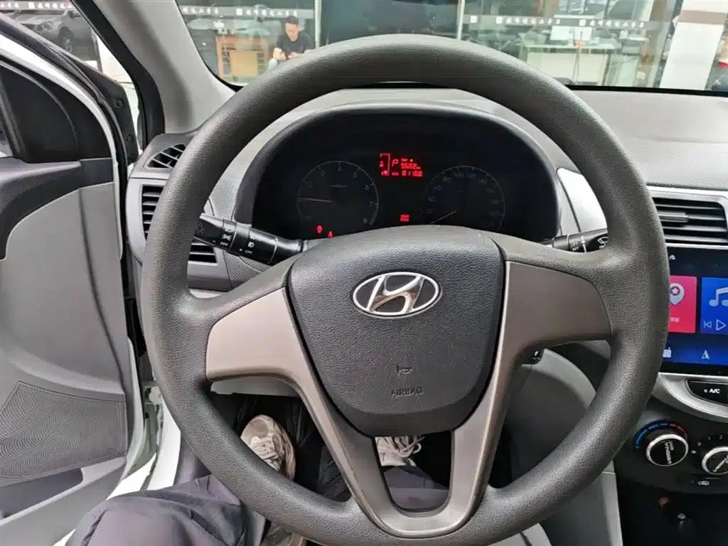 2016 Hyundai Reina 1.4L Automatic Intelligent GLS — миниатюра 11