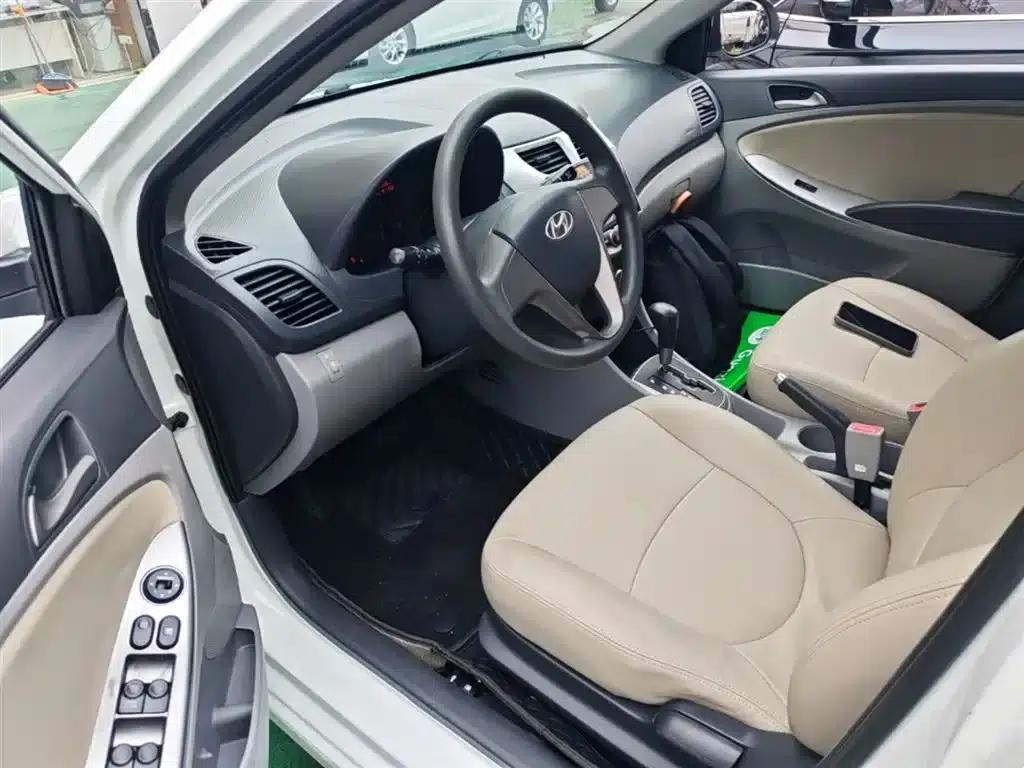 2016 Hyundai Reina 1.4L Automatic Intelligent GLS — миниатюра 15