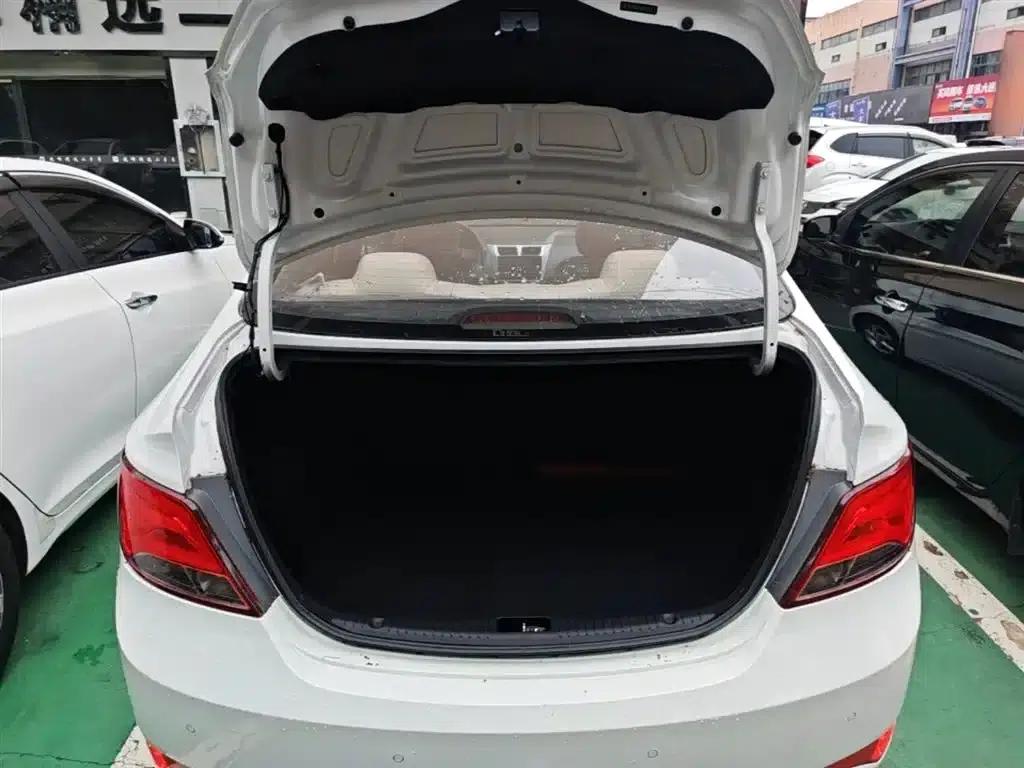 2016 Hyundai Reina 1.4L Automatic Intelligent GLS — миниатюра 19