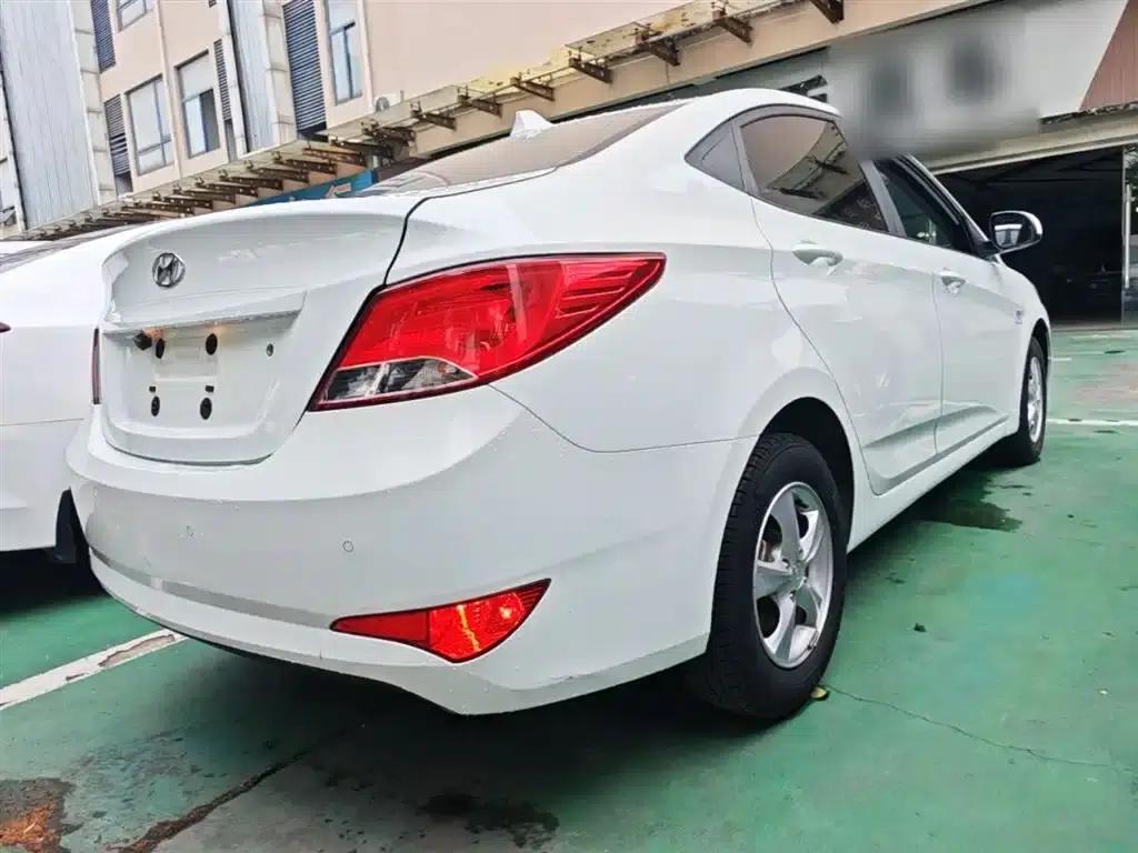 2016 Hyundai Reina 1.4L Automatic Intelligent GLS — миниатюра 7