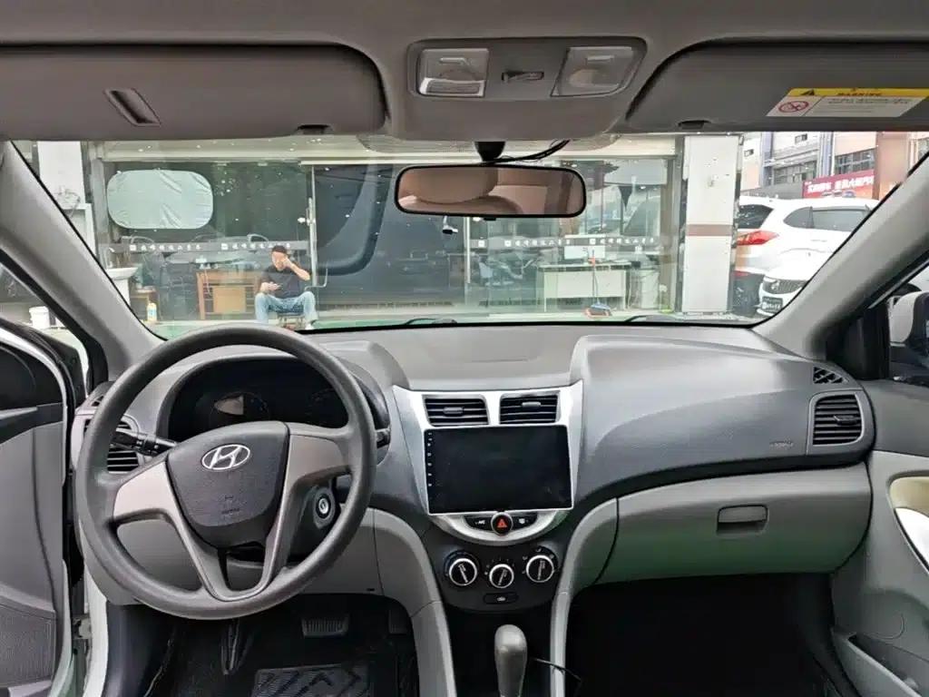 2016 Hyundai Reina 1.4L Automatic Intelligent GLS — миниатюра 10
