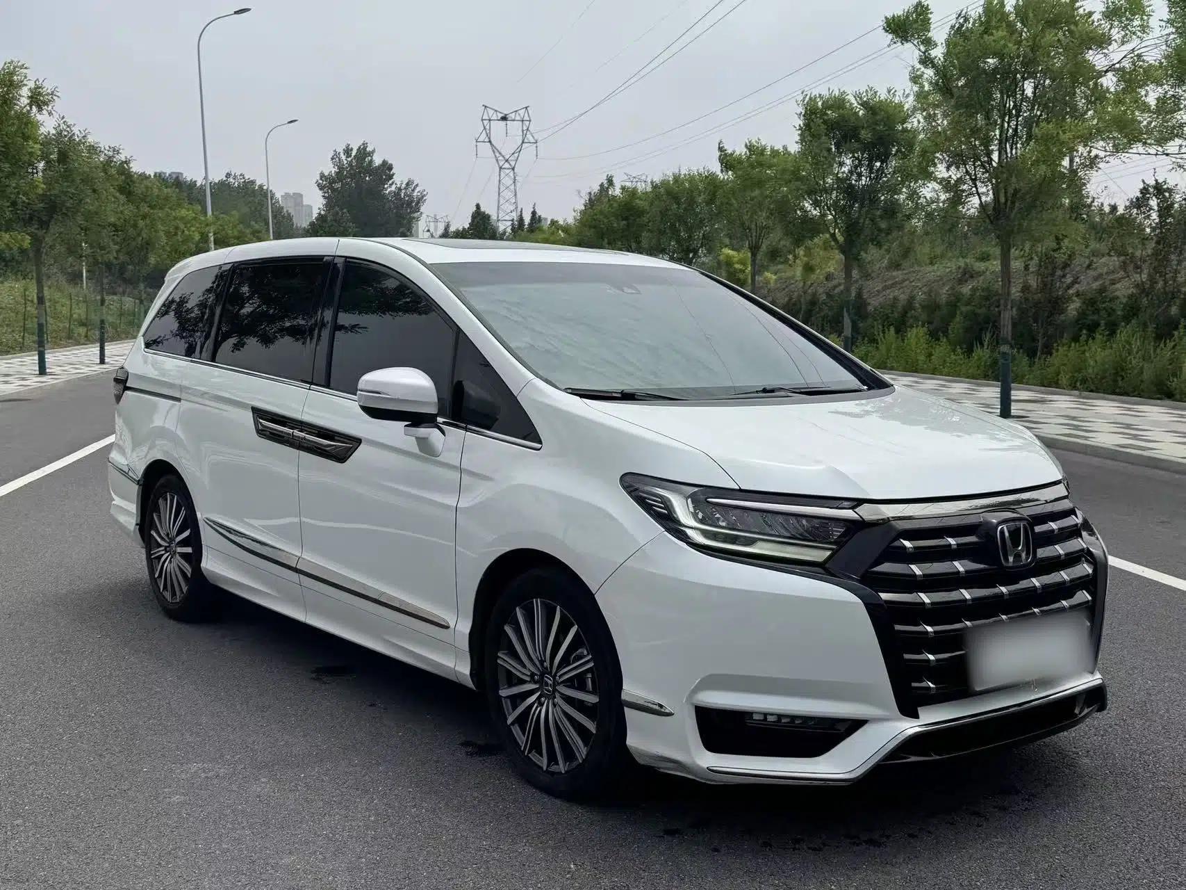 Honda Elysion 2022 2.0L eHEV Luxury Edition — миниатюра 3