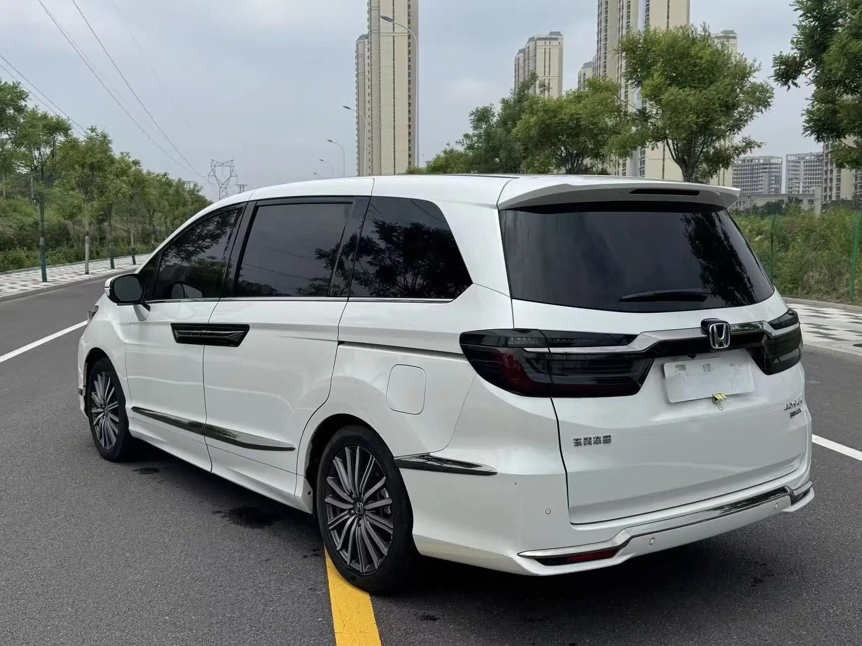 Honda Elysion 2022 2.0L eHEV Luxury Edition — миниатюра 4