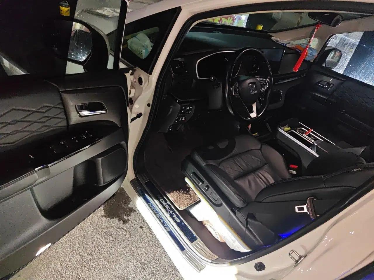 Honda Elysion 2022 2.0L eHEV Luxury Edition — миниатюра 17