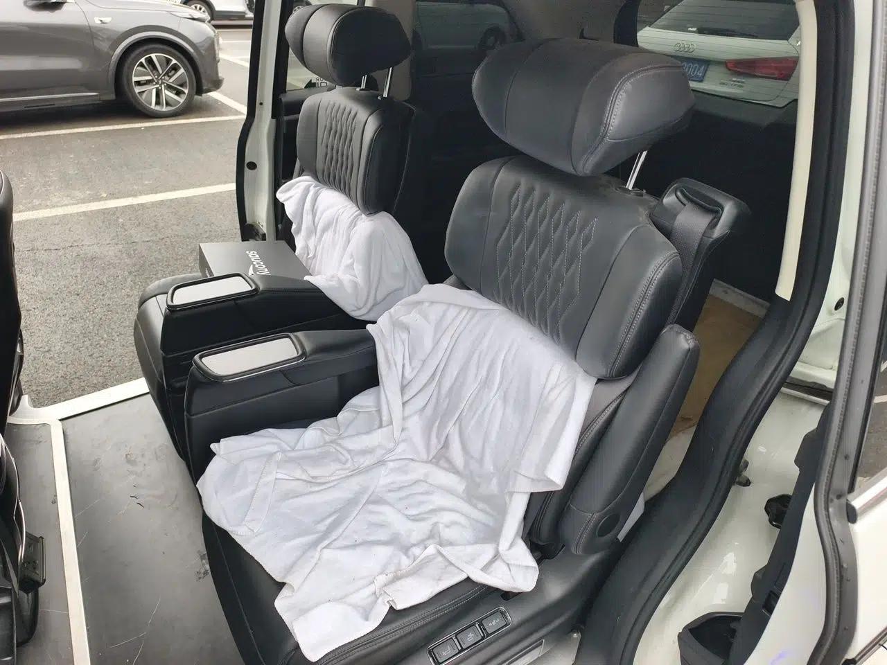 Honda Elysion 2022 2.0L eHEV Luxury First Edition — миниатюра 18