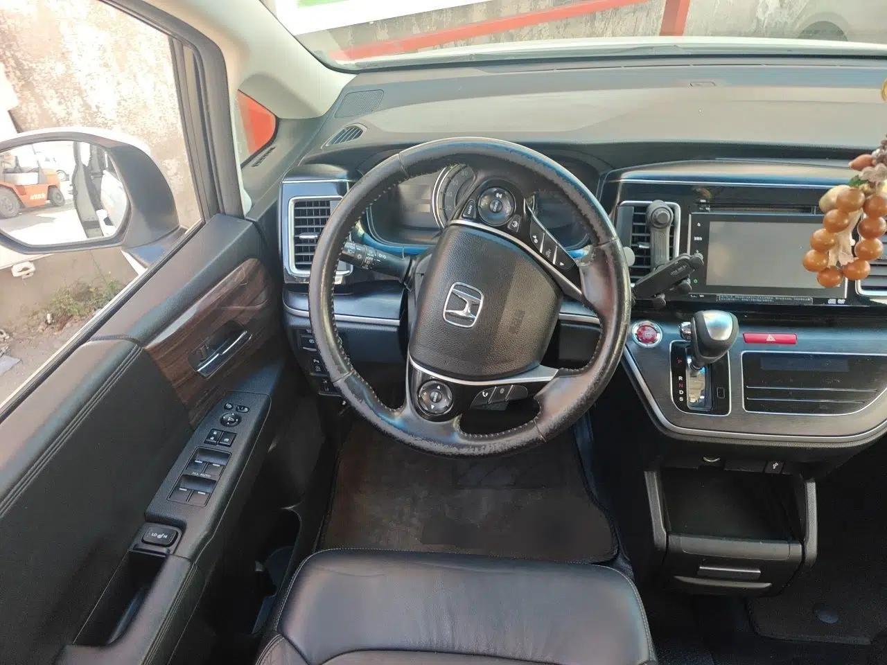 Honda Elysion 2016 2.4L Supreme Edition — миниатюра 11