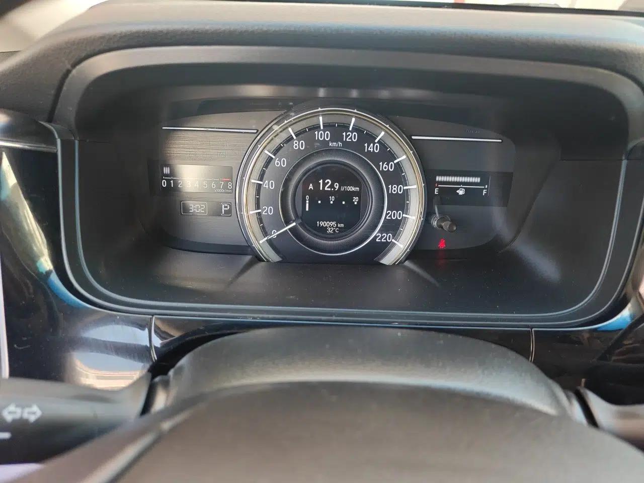 Honda Elysion 2016 2.4L Supreme Edition — миниатюра 12