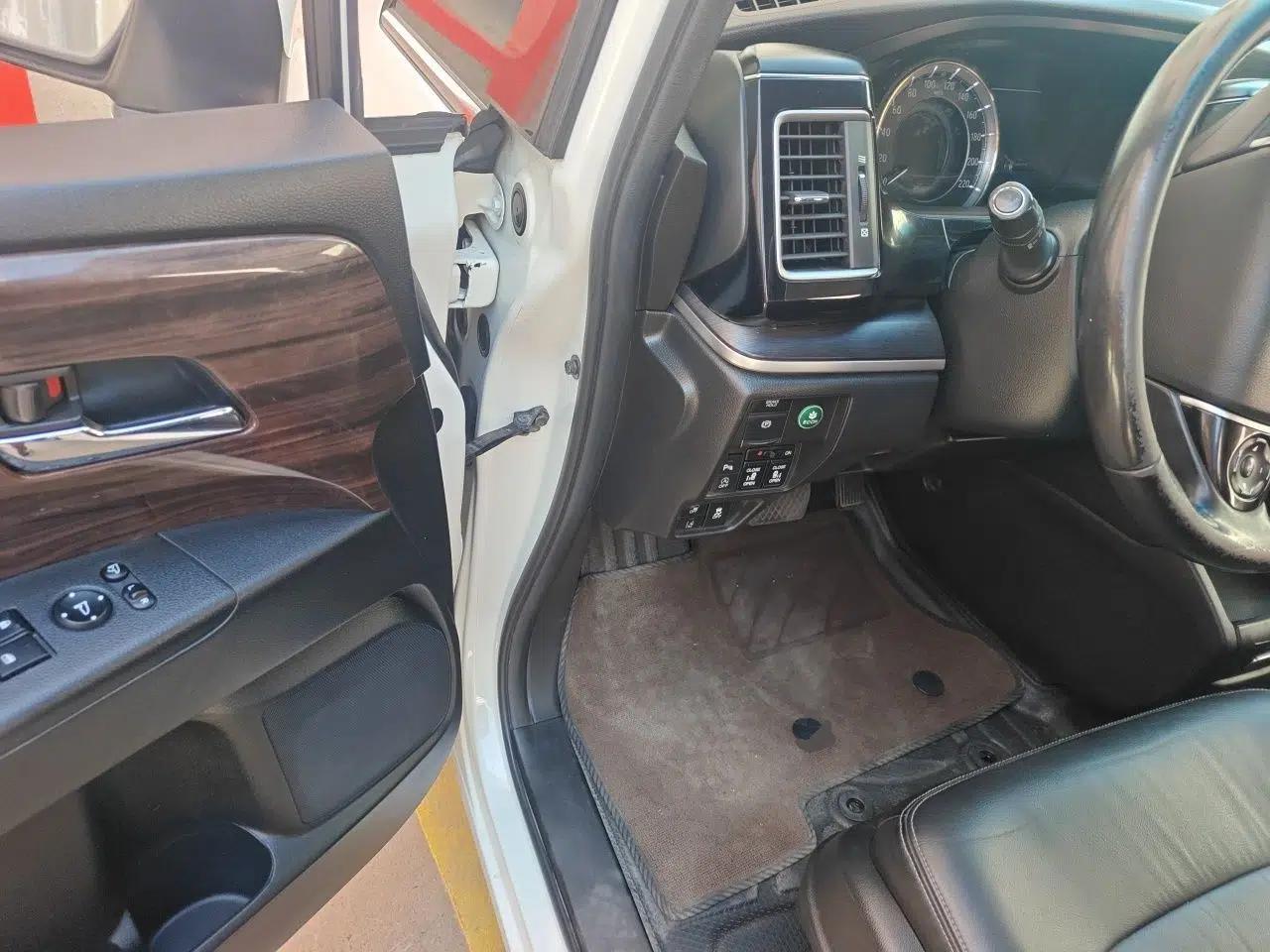 Honda Elysion 2016 2.4L Supreme Edition — миниатюра 17