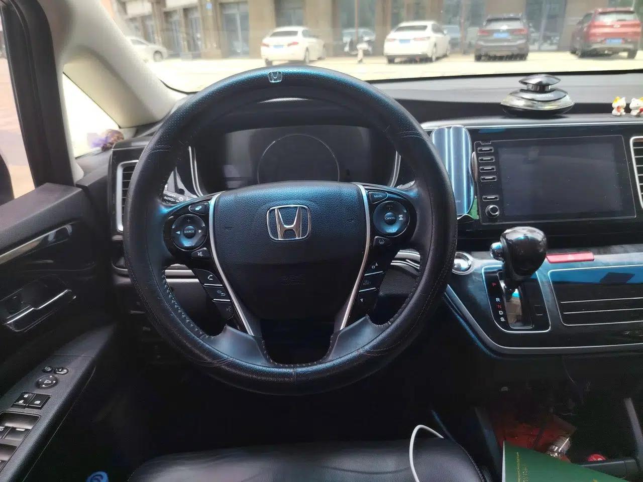 Honda Elysion 2019 2.0L Hybrid Luxury Edition — миниатюра 11