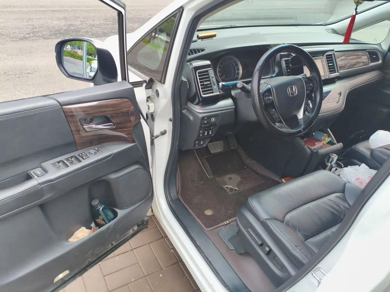 Honda Elysion 2016 2.4L Supreme Edition — миниатюра 17