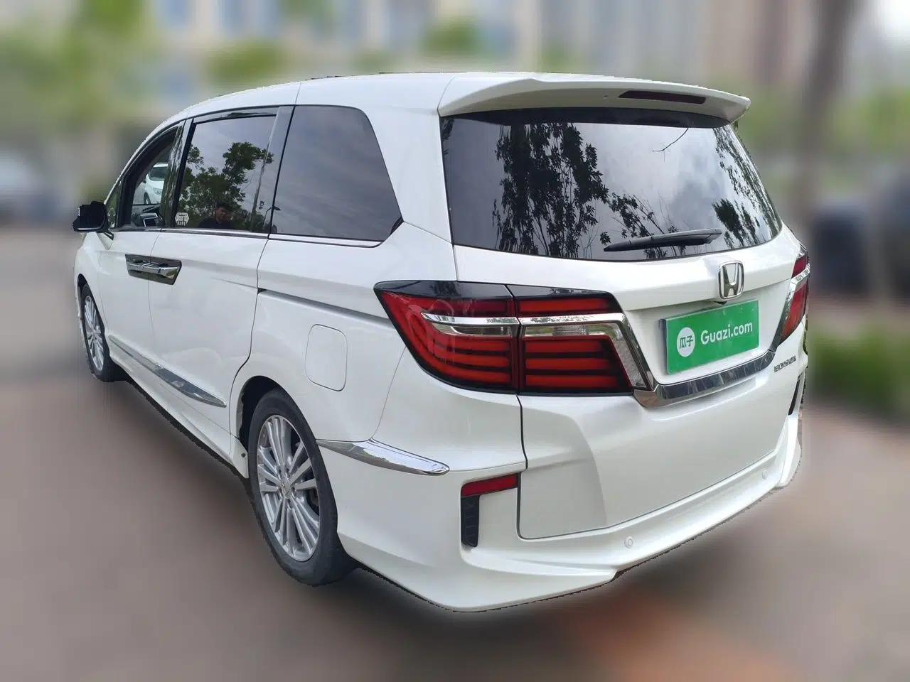 Honda Elysion 2016 2.4L Supreme Edition — миниатюра 4