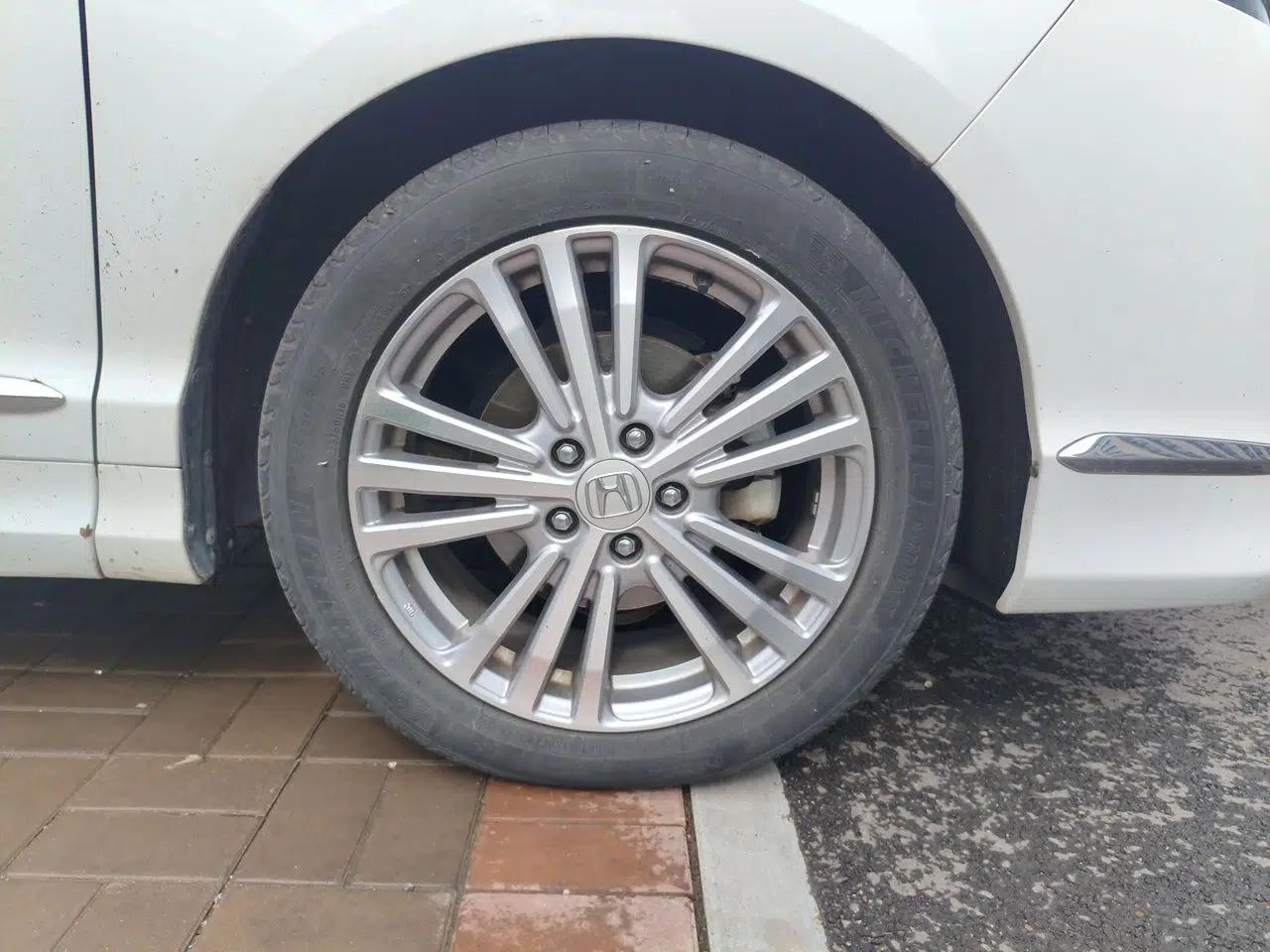 Honda Elysion 2016 2.4L Supreme Edition — миниатюра 8