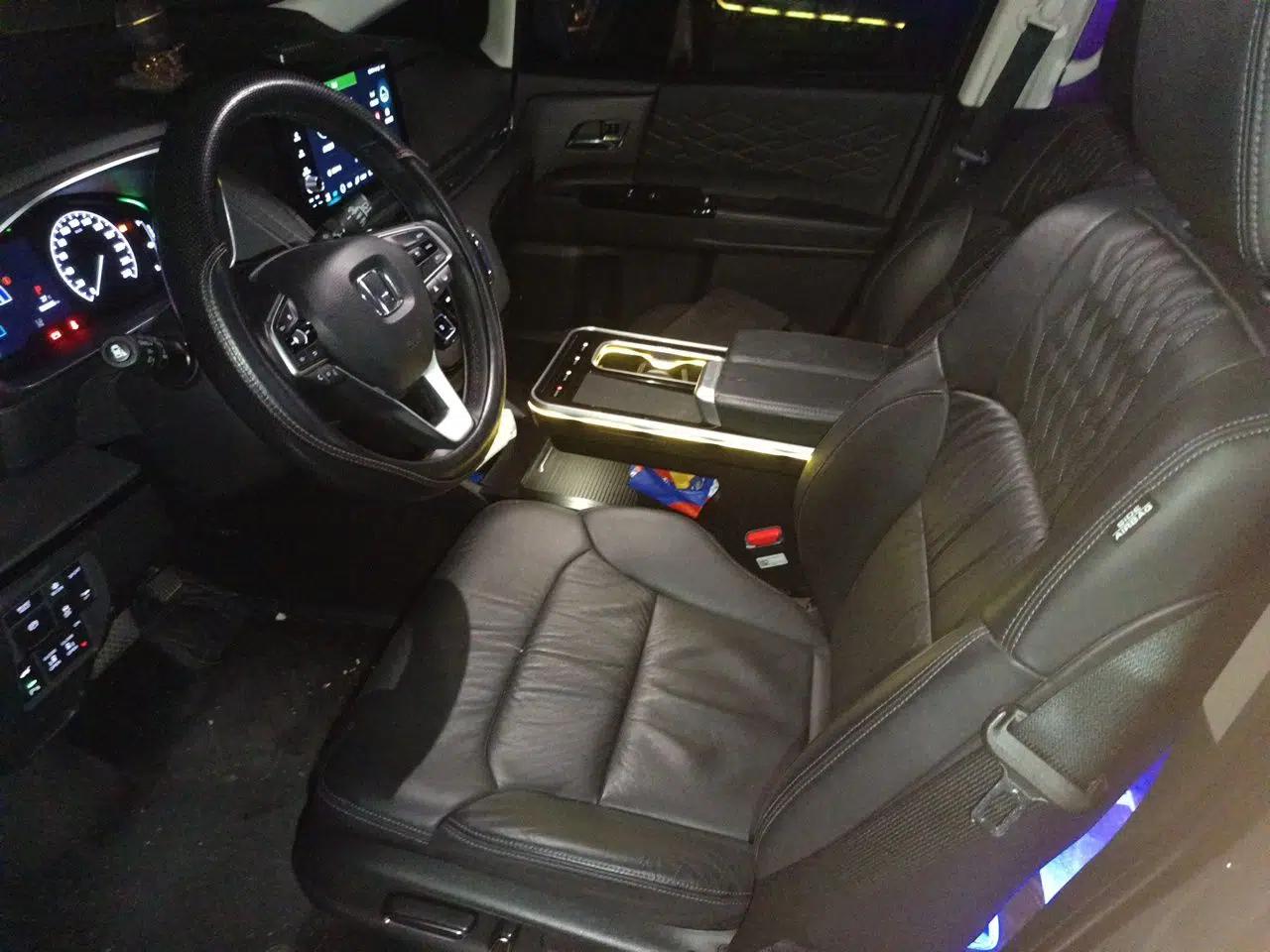 Honda Elysion 2024 2.0L eHEV Luxury Edition — миниатюра 16